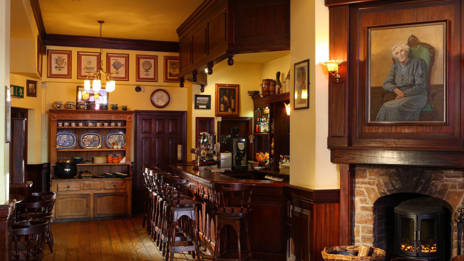 Dingle Benners Hotel — traditional bar and snug with open fire