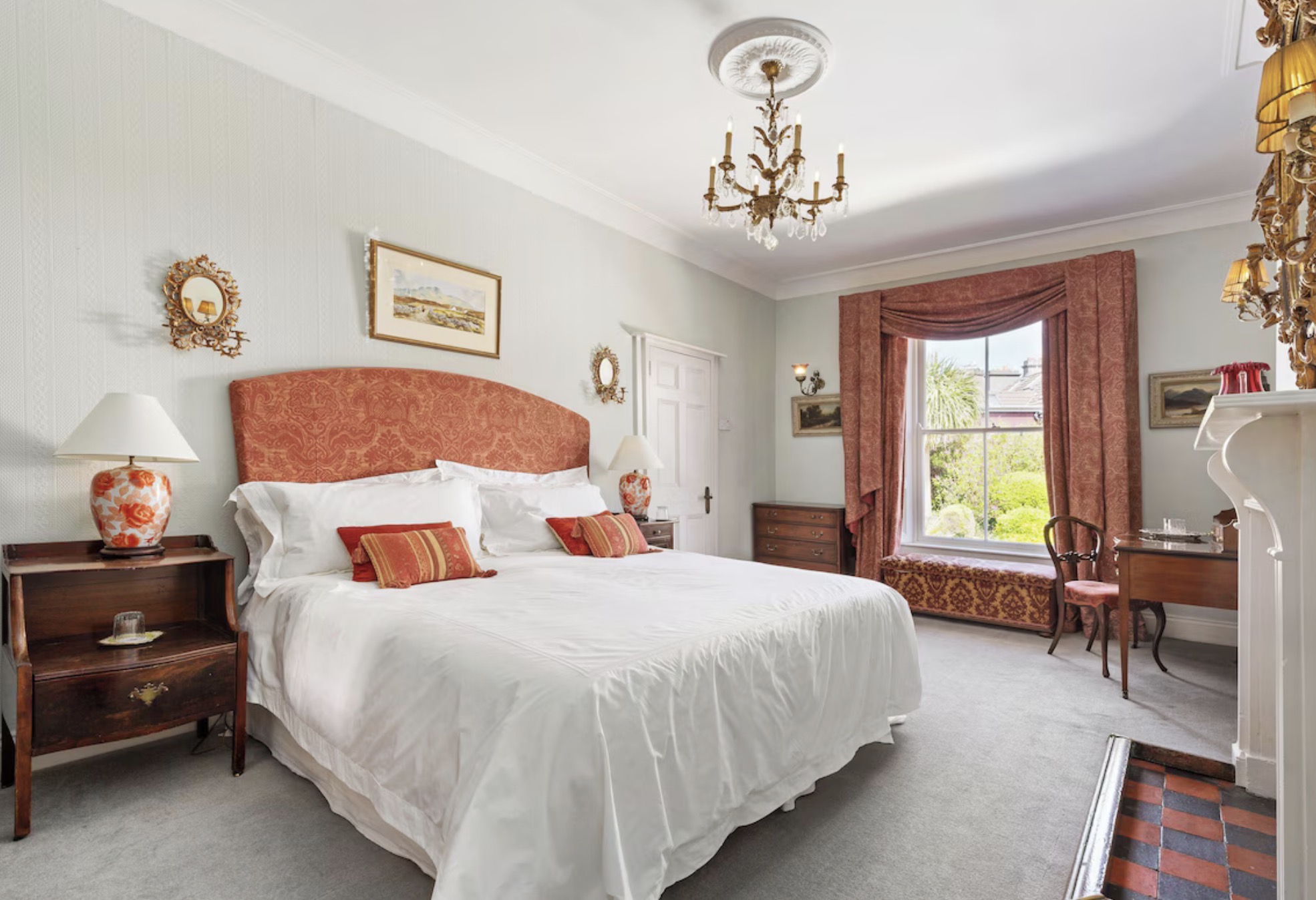 Garden-view bedroom