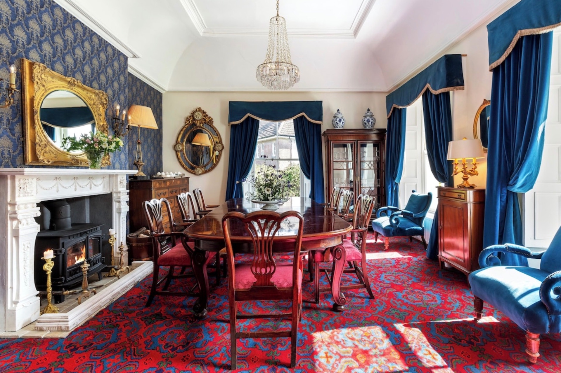 Formal dining room