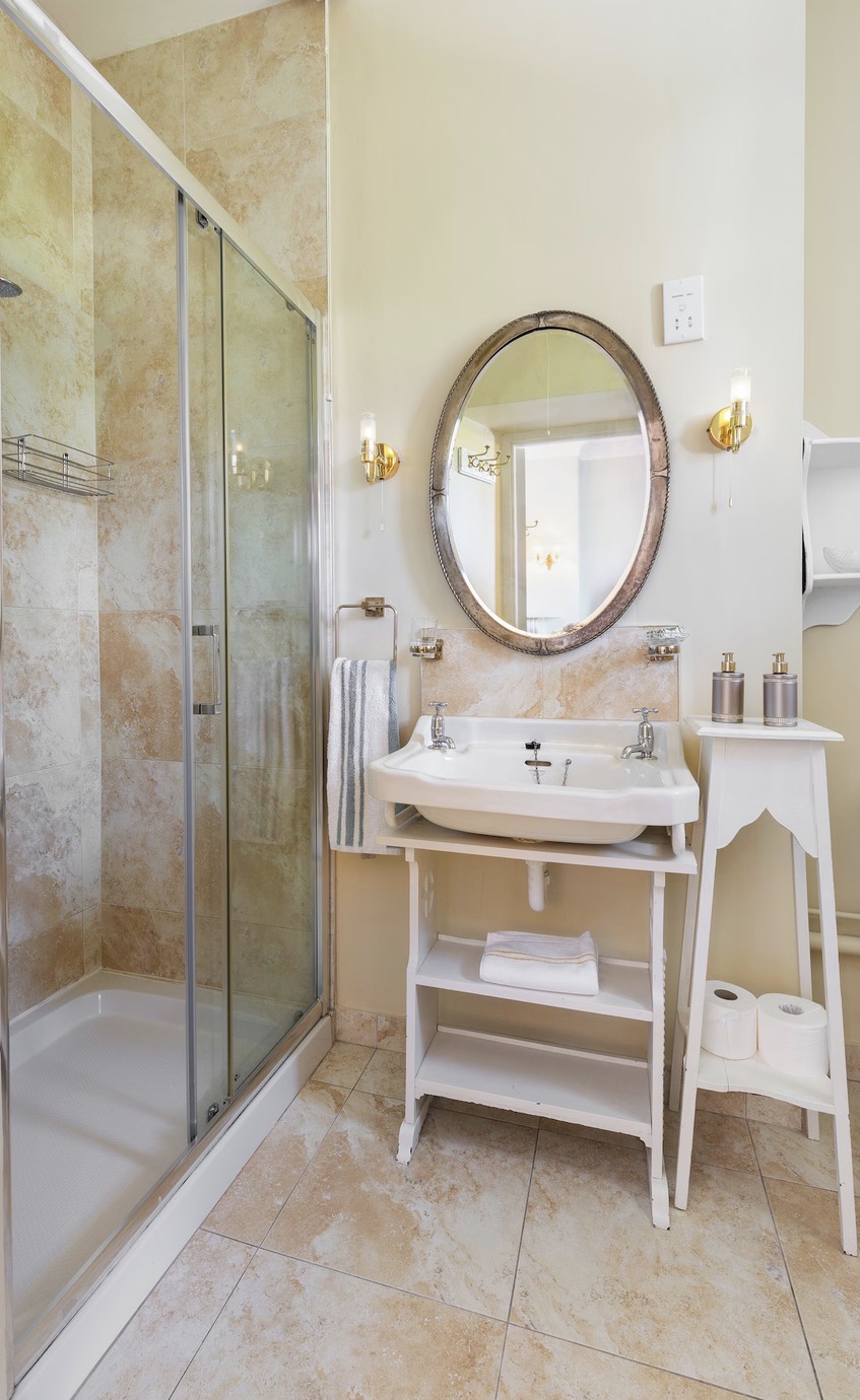 En-suite bathroom