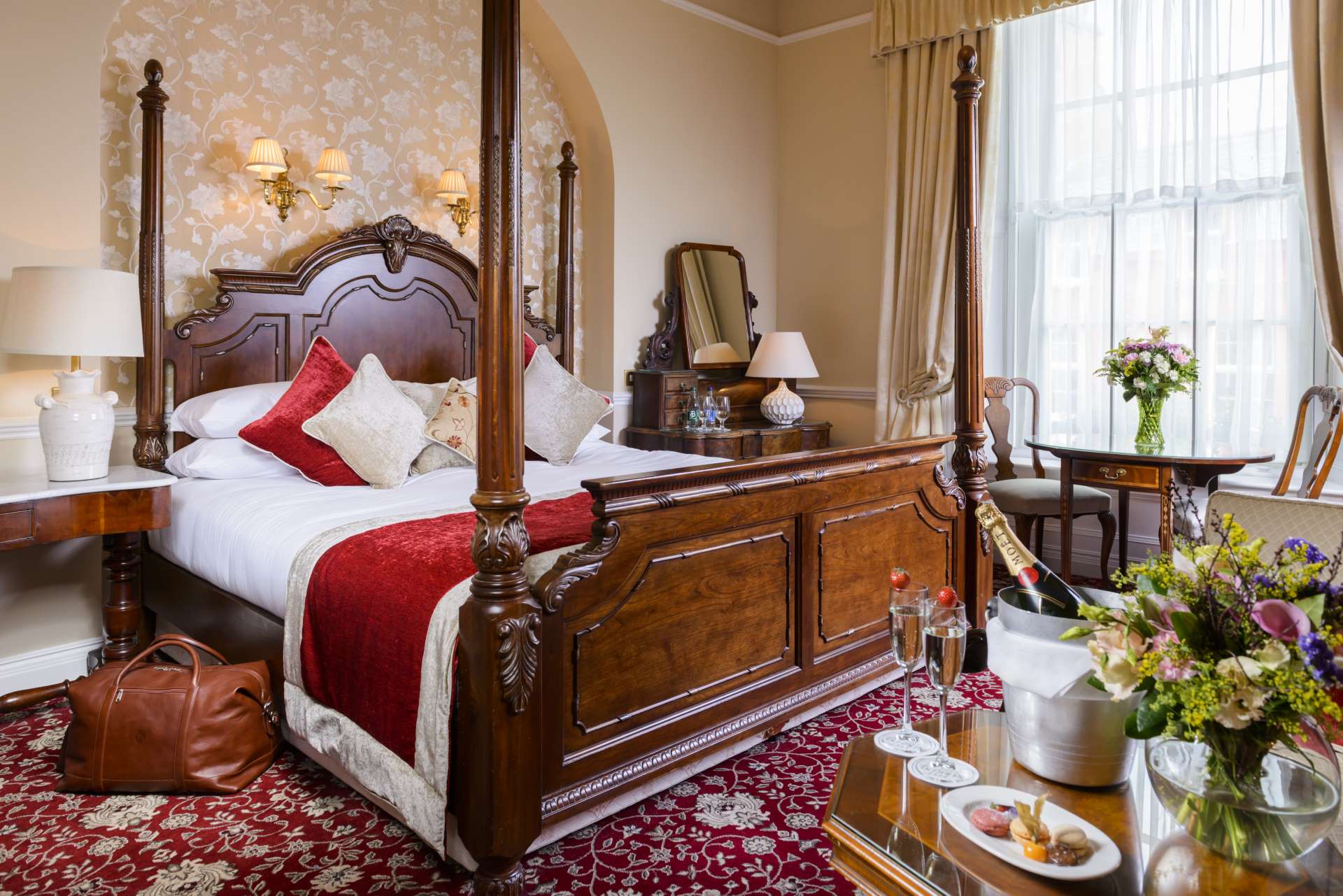 Dingle Benners Hotel — four-poster deluxe guest room